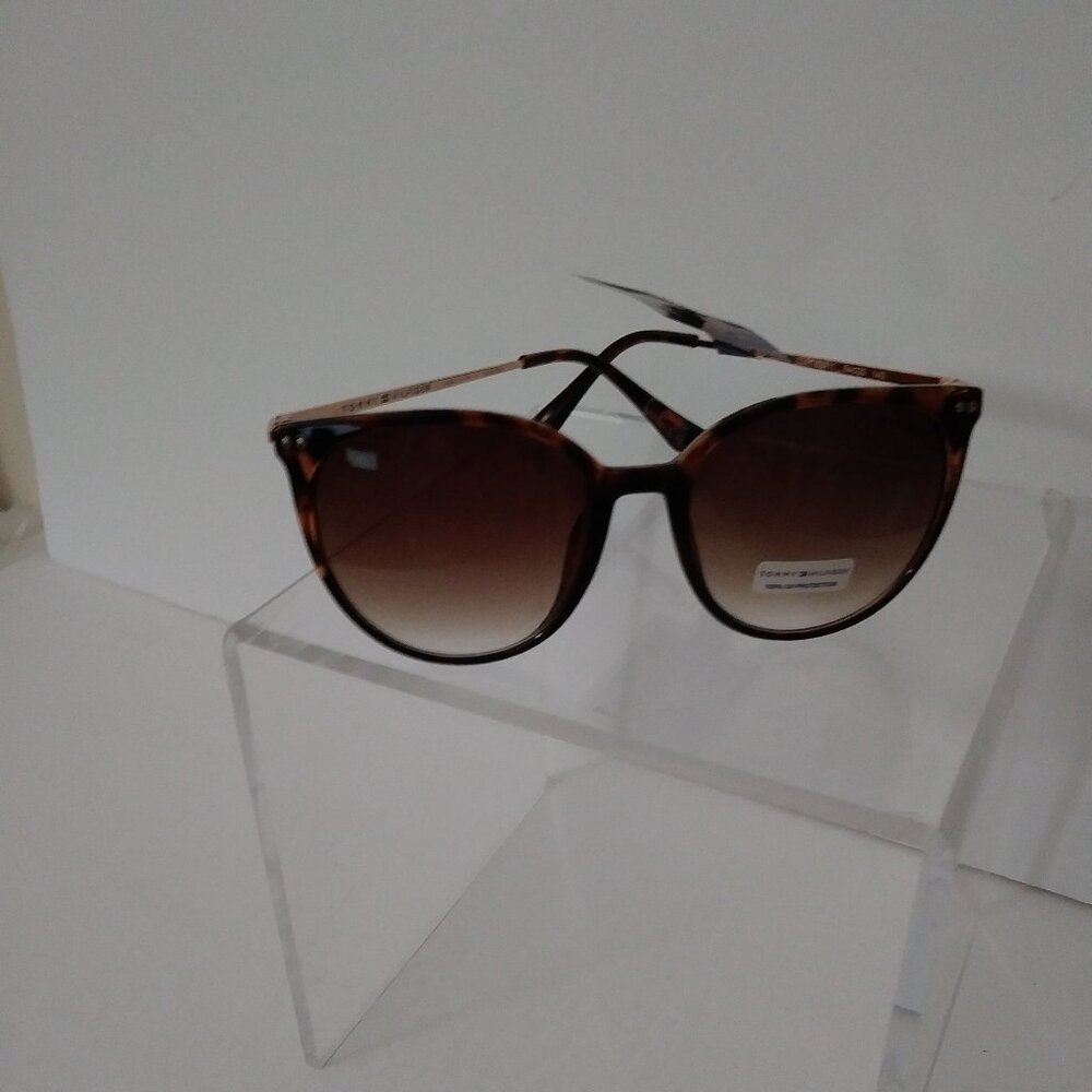 Tommy Hilfiger Dream Round Keyhole Sunglasses Brown Tortoise Frame Gray Gradient